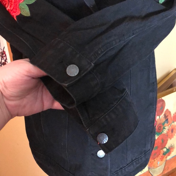 CELLO Made4You Size SMALL Rose Embroidered Denim Black Jean Jacket $74 NEW - Picture 16 of 16
